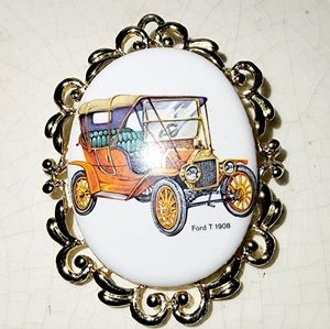 Cameo Large Vintage "Ford Model T 1908" brooch with large gold filigree